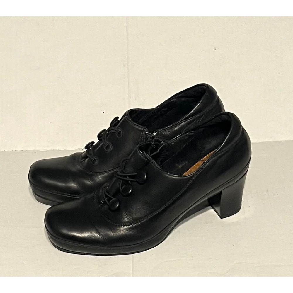 Vtg Y2K Clarks Artisan Black Leather Heeled Shoes Size 7.5W Retro Block Heel
